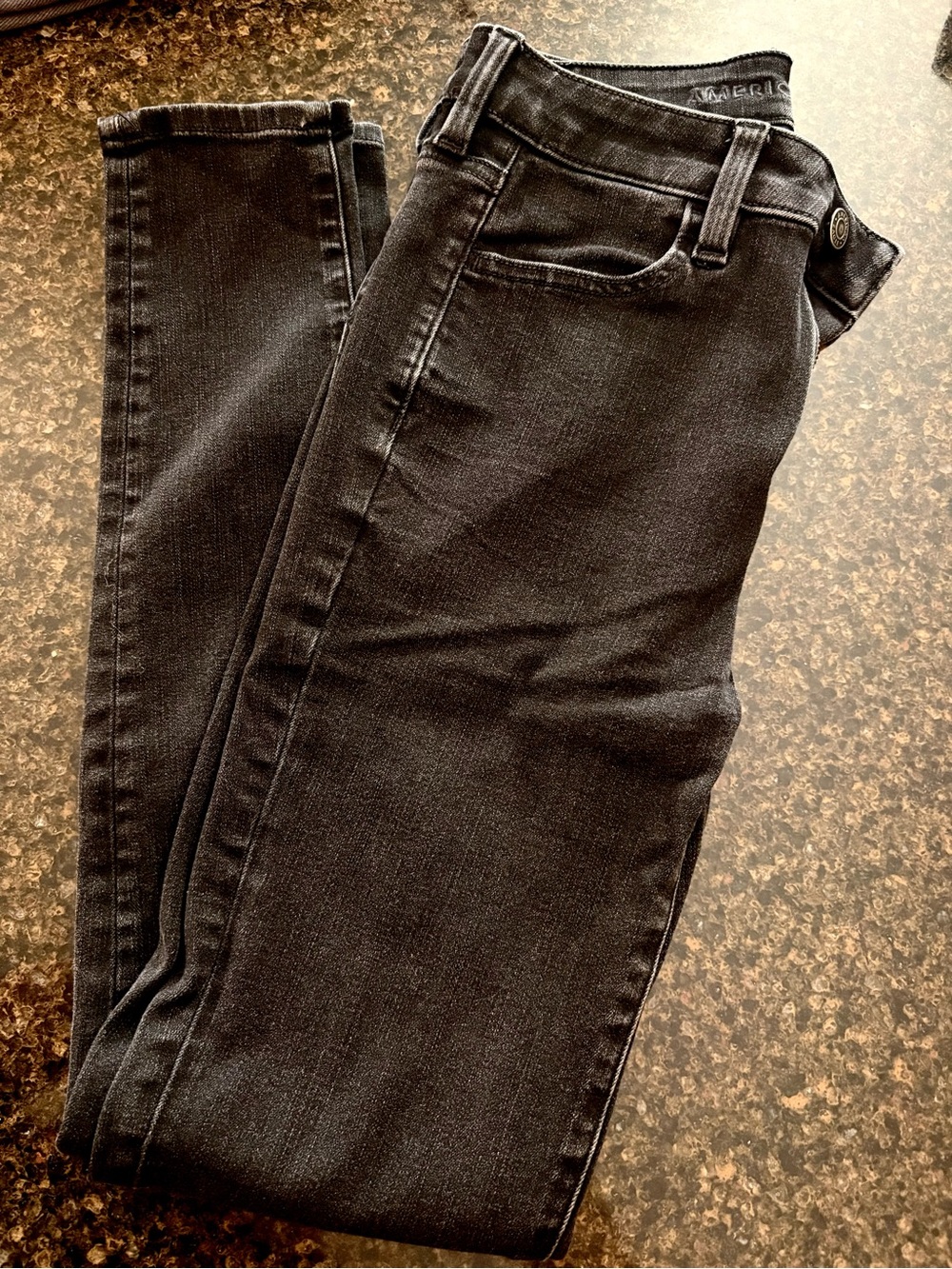 Women’s AE Super Hi-Rise Jeggings.